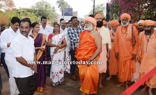 Moily rebukes detractors of CM Siddaramaiah 4